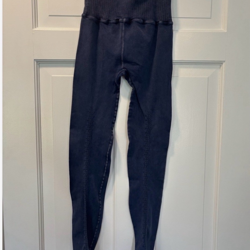 NWOT FP Movement Good Karma Leggings Size M/L in Washed Black - Picture 6 of 7